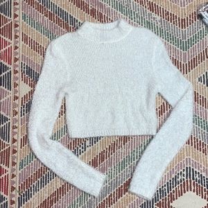 WHITE CROP SWEATER